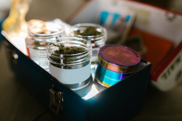 Bulk Herb Grinders: The Perfect Smoking Accessory for Smoke Enthusiasts